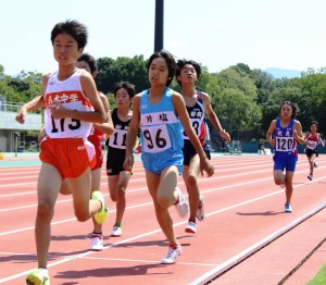 懸命に力走する選手たち