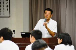 サイバー犯罪について解説する羽室本部長