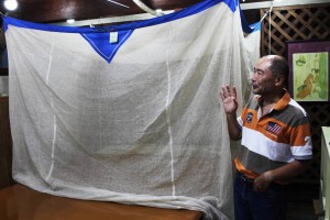 蚊帳の良さについて語る吉田蚊帳の吉田勝俊社長