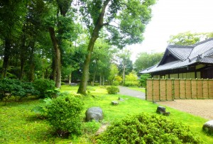 改修された文華殿の庭園