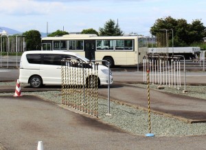 安全運転競技会に挑む参加者