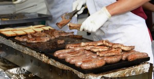 県産の肉を使ったソーセージも人気