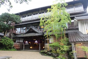 重厚な造りが「和風迎賓館」の趣を感じさせる菊水楼本館