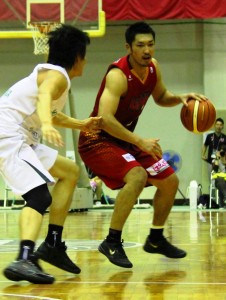 西宮戦。果敢に攻める本多純平選手