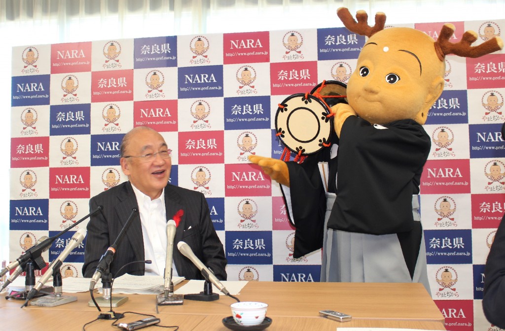 鼓を打つせんとくん