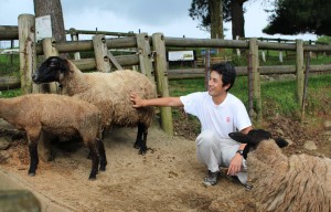 「３５歳までは自分のやりたいことに飛び込んでみよう」と考えていたと話す竹内弘昭さん＝山添村