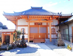 建て直された報恩寺の本堂