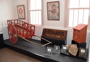 展示されている資料の多くは、旧名柄郵便局に残っていたものという