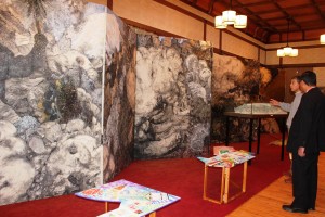 大和文華館文華ホールに展示された巨大なびょうぶ