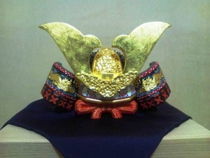 奈良一刀彫りの五月人形（奈良市提供）