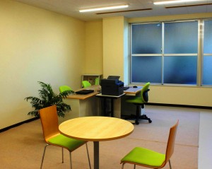 市福祉センターの1室を改修し開設された権利擁護支援センター室内