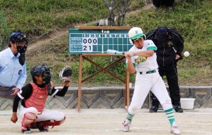 白熱した試合を繰り広げる選手ら