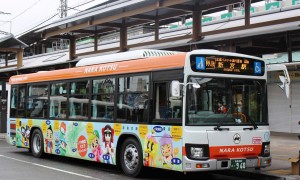 沿線自治体のキャラクターなどが車体に描かれた新型車