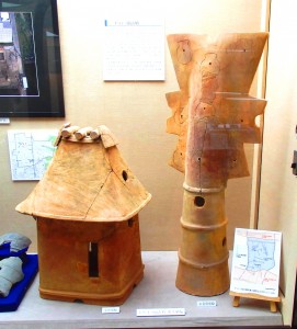 トリイノ前古墳出土の家形埴輪と石見型埴輪