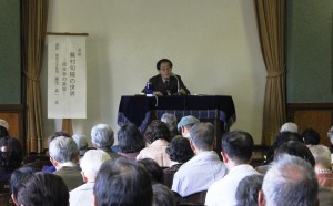 与謝蕪村について講演する藤田真一・関西大学教授