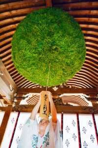 直径1・5メートル、重さ250キロの大杉玉