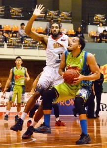 リングへのアタックを狙う大分のタプスコット。攻撃をいかに抑えられるかが勝利のカギ（大分・愛媛ヒートデビルズ提供）