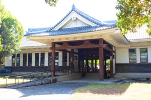 堂々とした風格漂う旧橿原文庫の建物