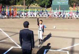 選手宣誓する西大寺ドリームズの山口瑛士主将