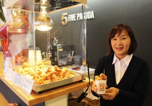 店内で販売される揚げたての竜田揚げは1つ300円