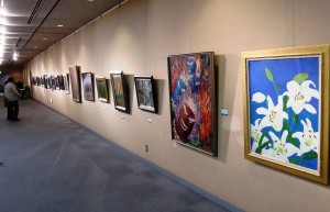 市民らの力作が並ぶ市展