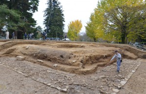 鎌倉時代に再建された基壇が出土した東大寺東塔跡