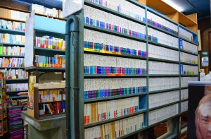 「できるだけそろえるようにしている」という新書は豊富な品ぞろえだ