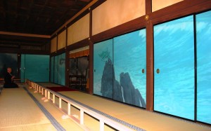 御影堂にある東山魁夷の襖絵「濤声」