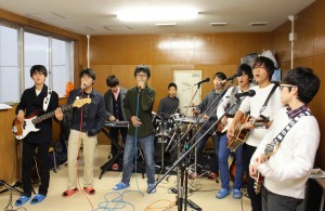 練習に励む東大寺学園高校音楽部の部員
