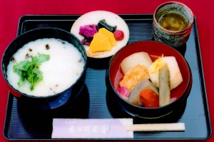 万葉粥とセットで限定販売される春日荷茶屋ののっぺい(同茶屋提供)