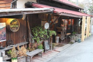 築１４０年の古民家を改修した「オーガニックカフェはなさか」