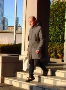 橿原署を出る寺田典弘町長