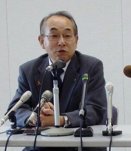 町長の様子などを説明する田原本町の石本孝男副町長