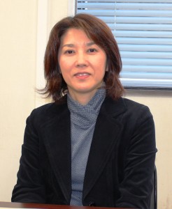 「家族と周囲のサポートがあって仕事を続けてこられた」と話す県子育て支援課の金剛真紀課長