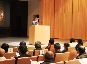 「東大寺要録」について講演する栄原永遠男・東大寺史研究所所長