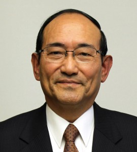 市政顧問に就任した前原金一さん