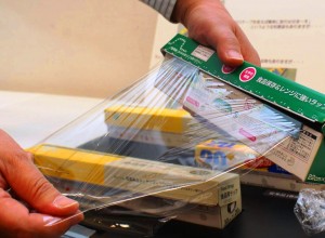 ラップフィルムキャッチャーは、使った後に威力を発揮。ラップの先頭がくっついてしまうことを防止する