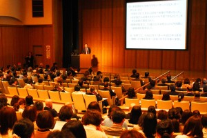 教職員向けに開かれた子宮頸がん予防ワクチンに関する研修会