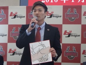 今年の一文字で「実」を挙げた鈴木