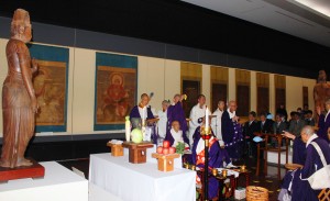 東大寺僧侶らが読経した仏像供養