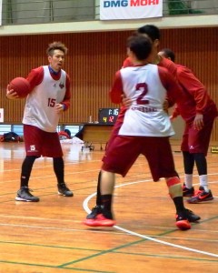 練習に励む寺下太基。滋賀戦のキーマンになる