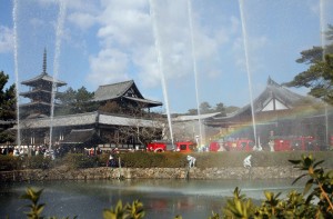 「文化財防火デー」にあわせて法隆寺で行われた放水訓練