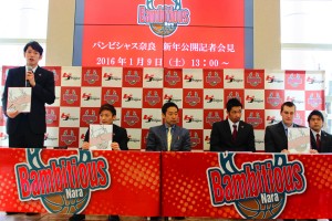 後半戦に向け、引き締まった表情を見せる選手ら