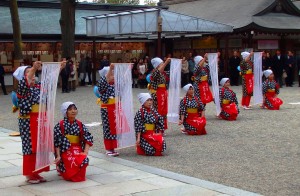 大神神社の卜定祭で奉納された三輪素麺掛唄