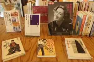原節子さんや夏目雅子さんら日本映画のスターの足跡をたどれる資料が多く並ぶ