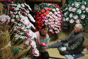 造花をつくる部屋はまるで春が訪れたよう