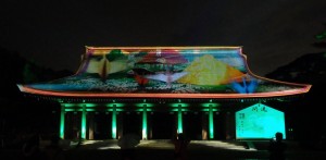 橿原神宮外拝殿の大屋根に大和三山などの映像が投影された昨年の３Ｄマッピング