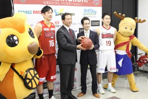 バンビシャス奈良と御所市の山本商事などがトップパートナー契約を結んだ