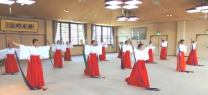 大神神社の神楽舞講習