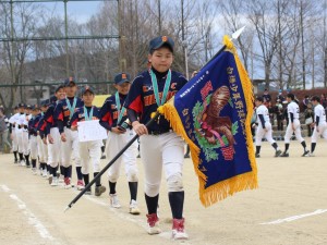 初優勝を果たし、堂々とした行進を見せるKGヒーローズの選手たち